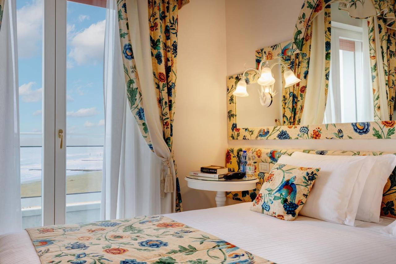 Hotel Cavalieri Palace & Suites Lido di Jesolo Dış mekan fotoğraf