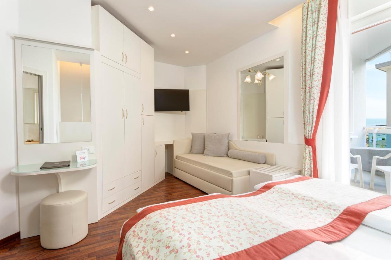 Hotel Cavalieri Palace & Suites Lido di Jesolo Dış mekan fotoğraf