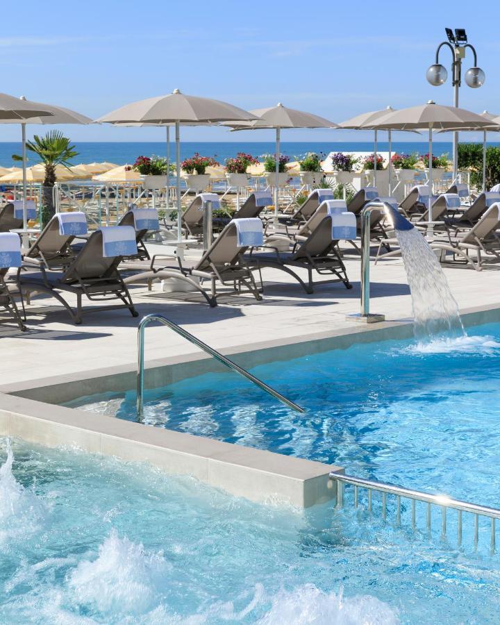 Hotel Cavalieri Palace & Suites Lido di Jesolo Dış mekan fotoğraf