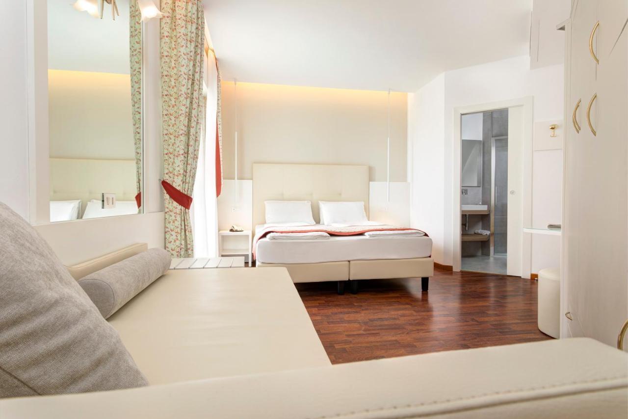 Hotel Cavalieri Palace & Suites Lido di Jesolo Dış mekan fotoğraf