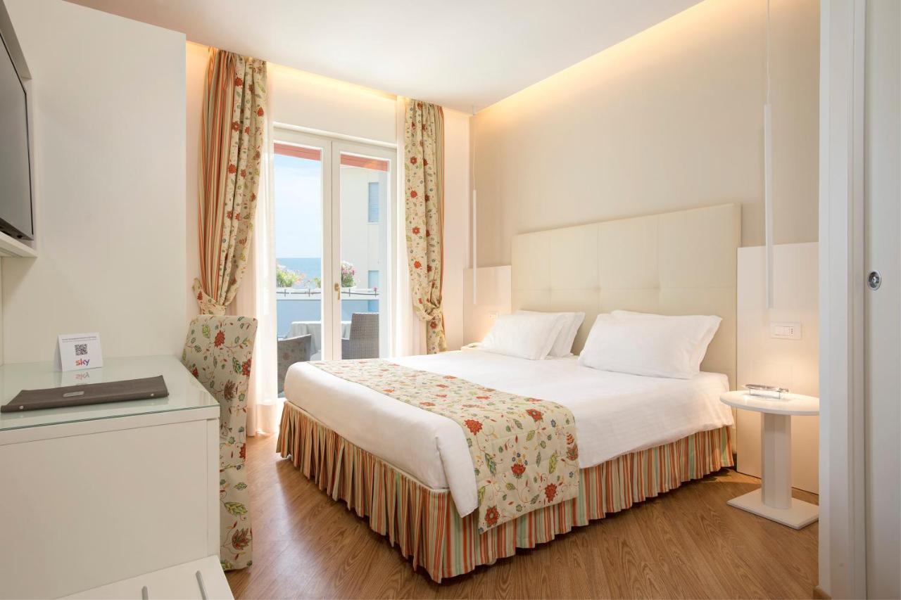 Hotel Cavalieri Palace & Suites Lido di Jesolo Dış mekan fotoğraf