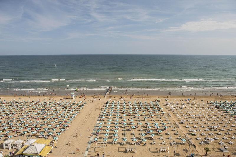 Hotel Cavalieri Palace & Suites Lido di Jesolo Dış mekan fotoğraf