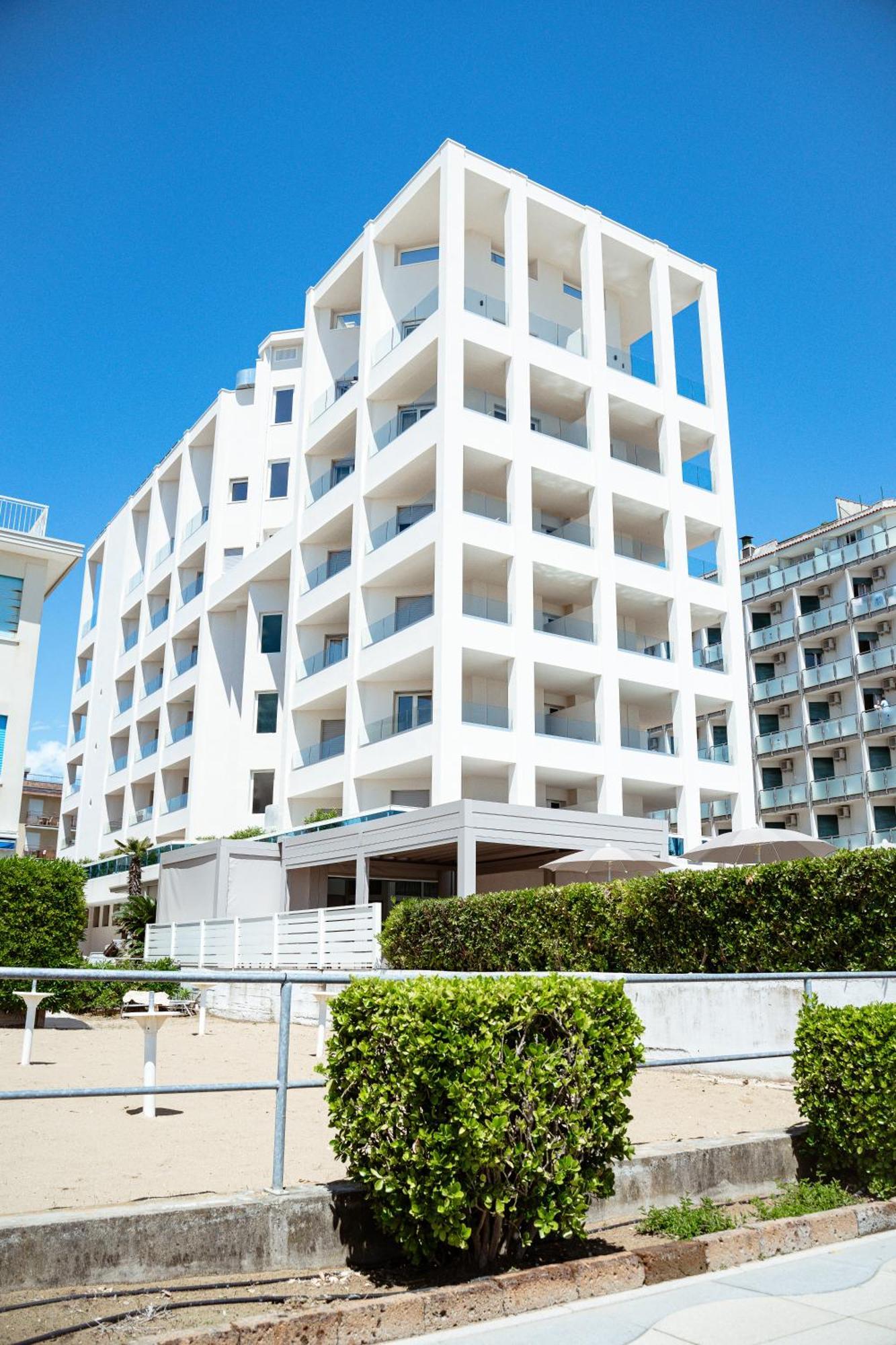 Hotel Cavalieri Palace & Suites Lido di Jesolo Dış mekan fotoğraf