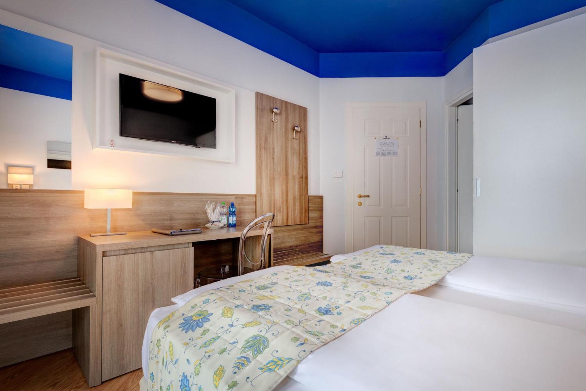 Hotel Cavalieri Palace & Suites Lido di Jesolo Dış mekan fotoğraf