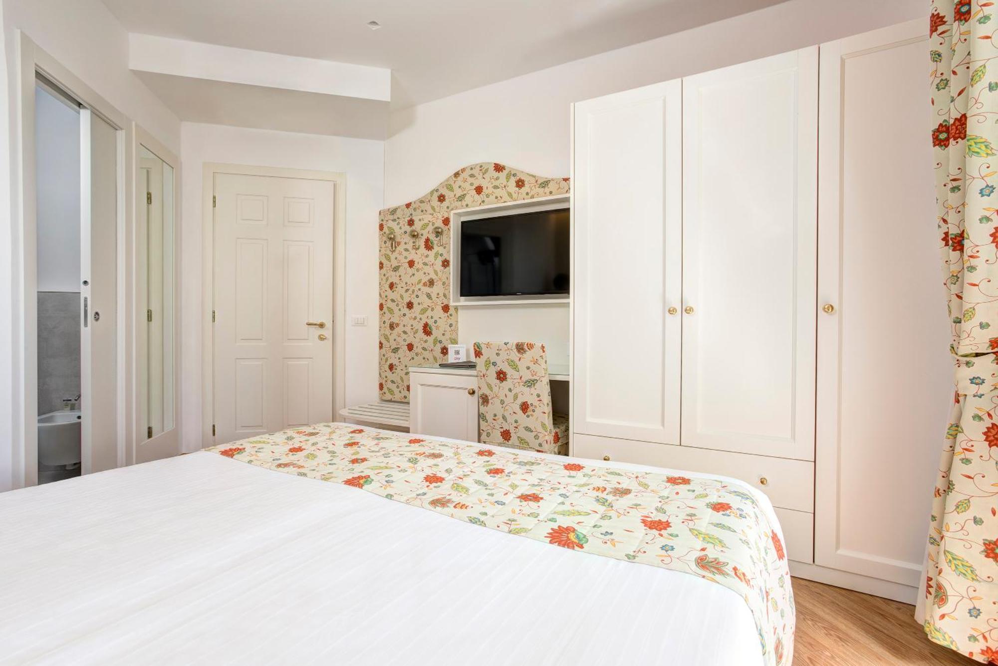 Hotel Cavalieri Palace & Suites Lido di Jesolo Dış mekan fotoğraf