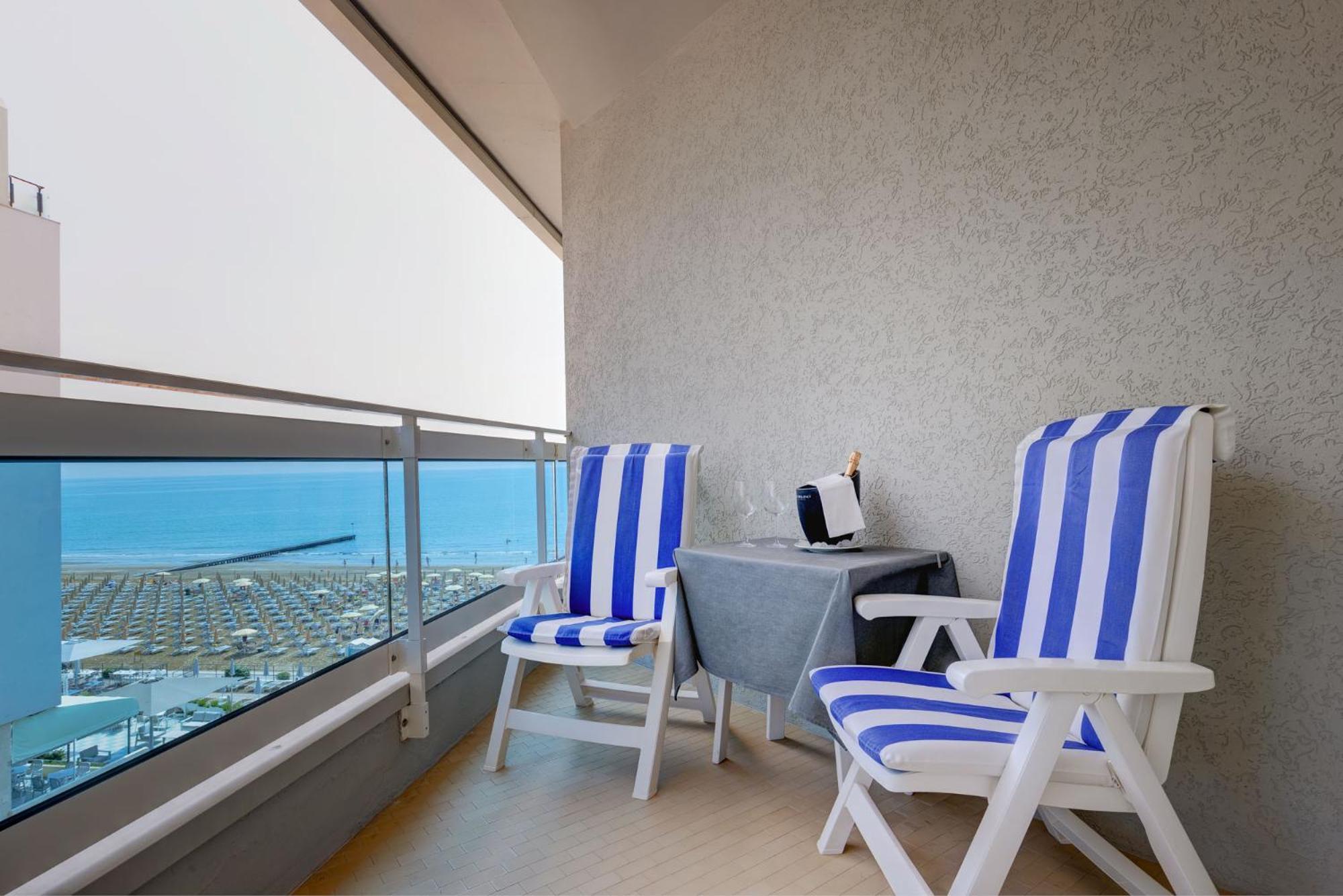 Hotel Cavalieri Palace & Suites Lido di Jesolo Dış mekan fotoğraf