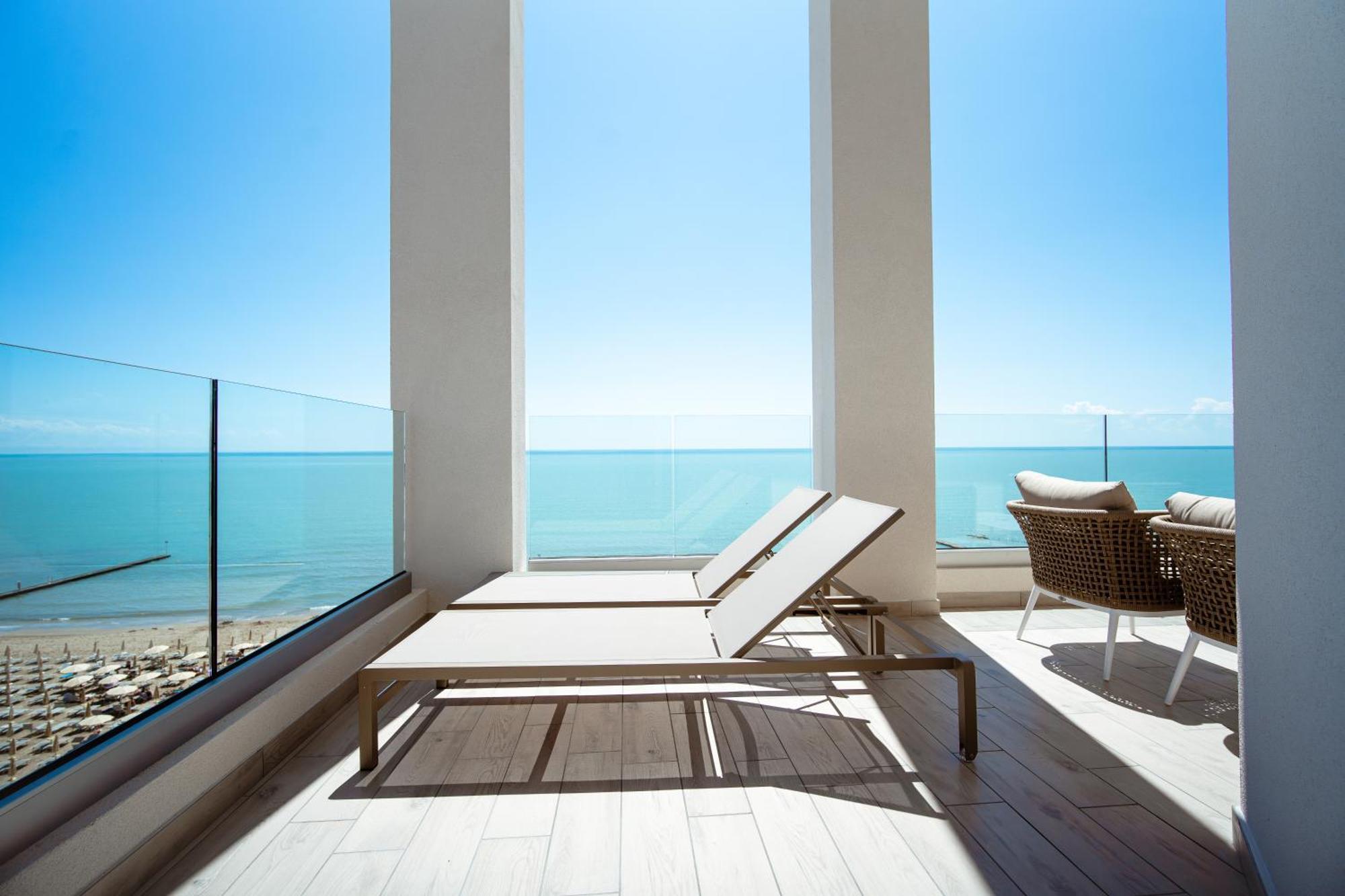Hotel Cavalieri Palace & Suites Lido di Jesolo Dış mekan fotoğraf