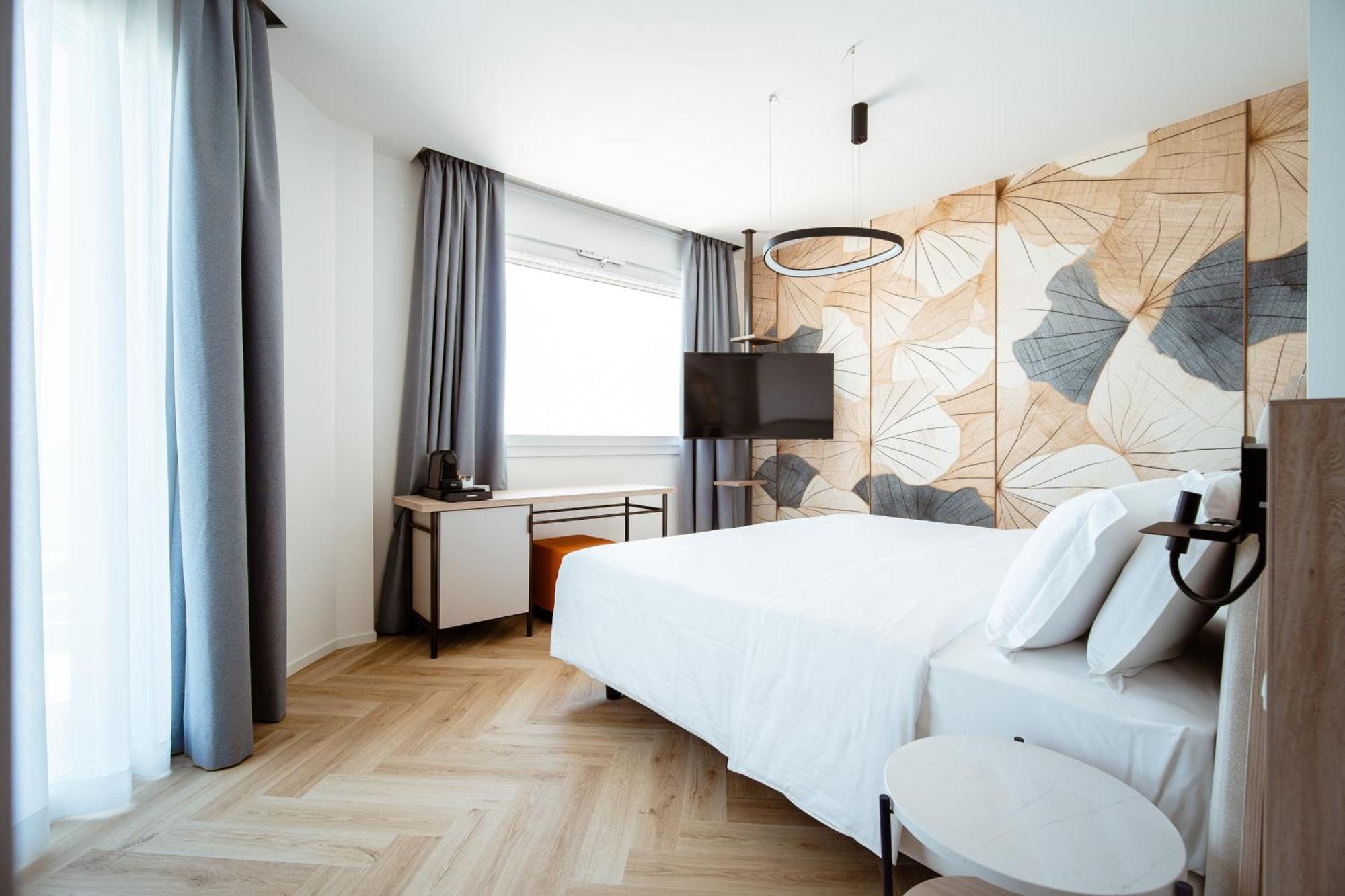 Hotel Cavalieri Palace & Suites Lido di Jesolo Dış mekan fotoğraf