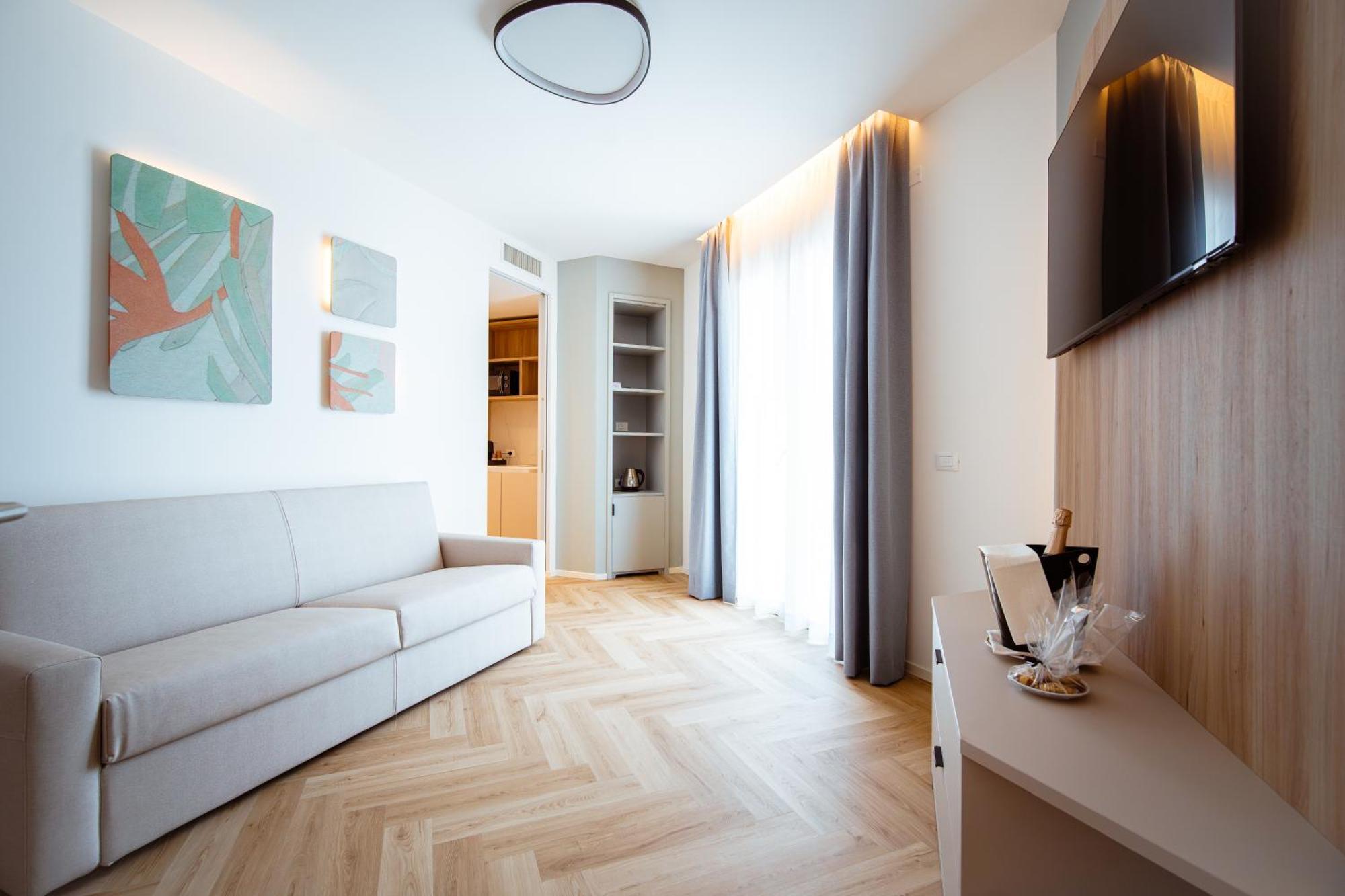 Hotel Cavalieri Palace & Suites Lido di Jesolo Dış mekan fotoğraf