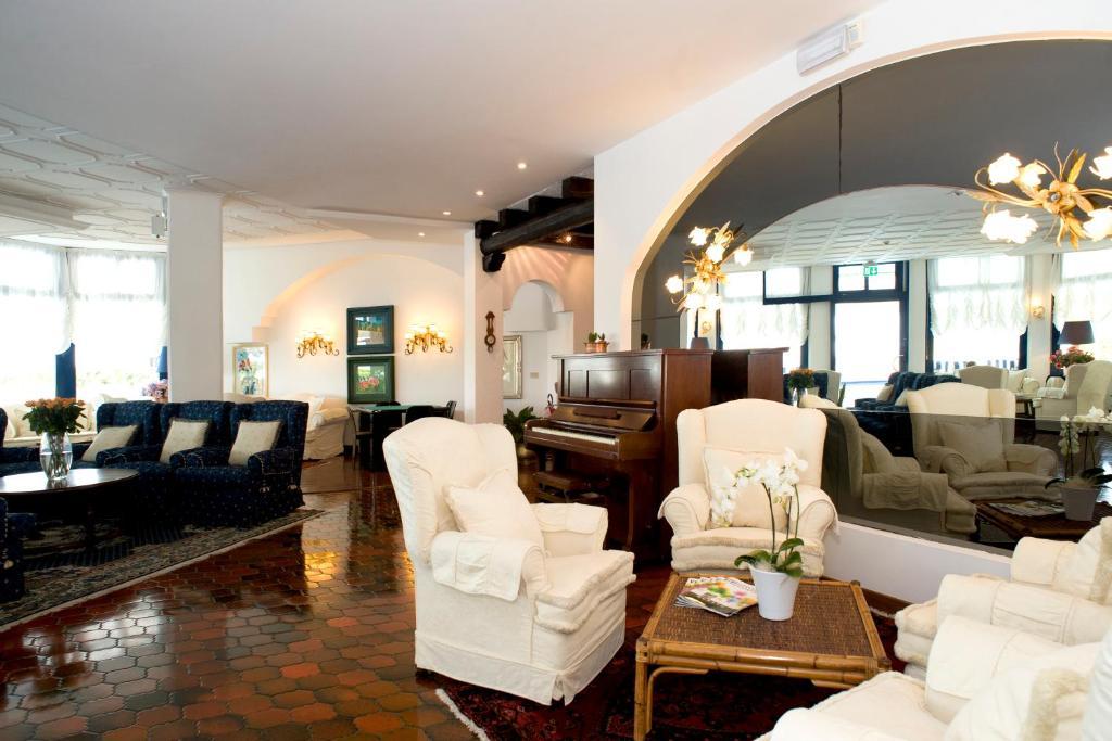 Hotel Cavalieri Palace & Suites Lido di Jesolo Dış mekan fotoğraf