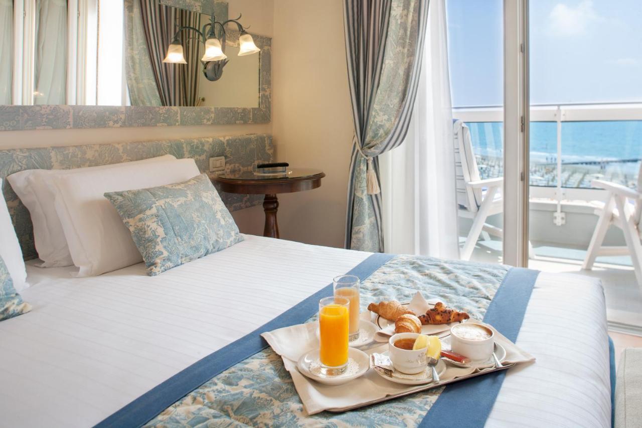 Hotel Cavalieri Palace & Suites Lido di Jesolo Dış mekan fotoğraf
