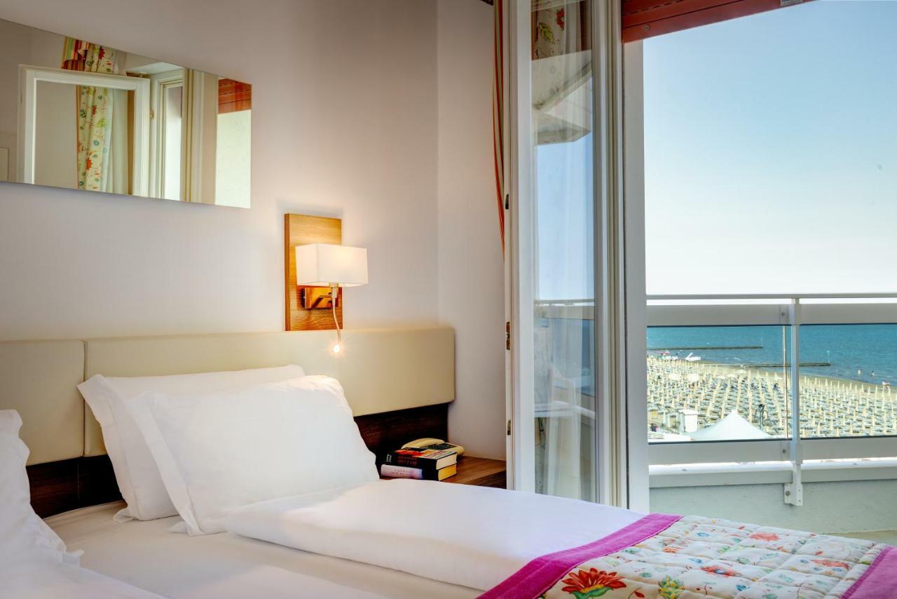 Hotel Cavalieri Palace & Suites Lido di Jesolo Dış mekan fotoğraf